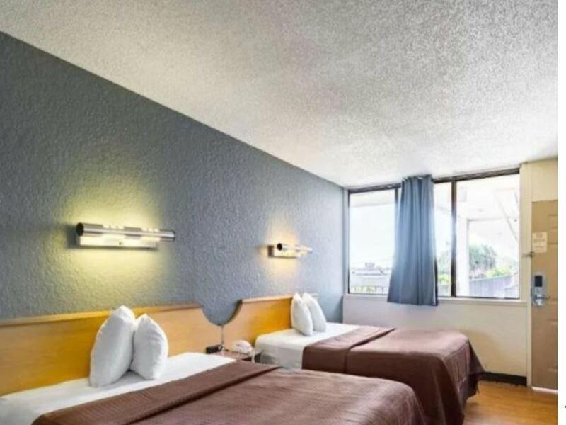 Econo Lodge Palm Harbor - Clearwater Bagian luar foto