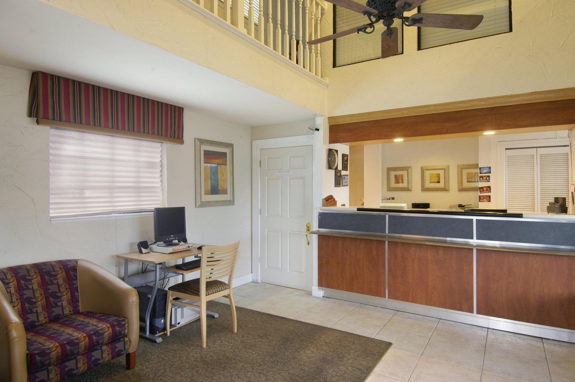 Econo Lodge Palm Harbor - Clearwater Bagian luar foto