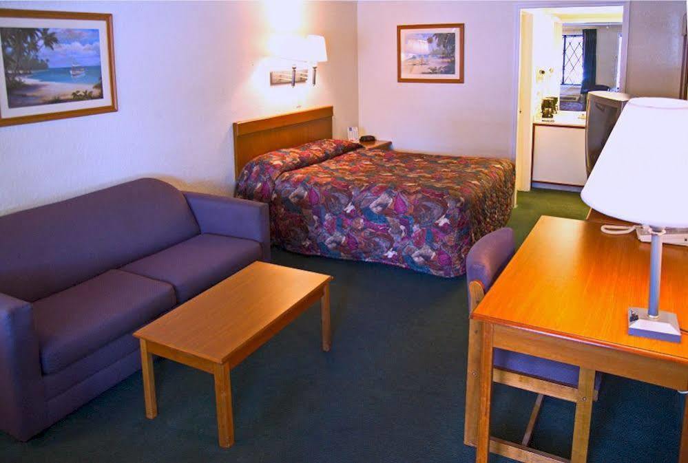 Econo Lodge Palm Harbor - Clearwater Bagian luar foto