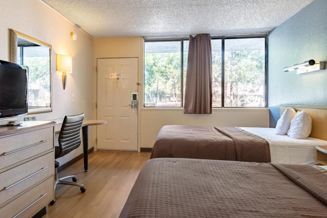 Econo Lodge Palm Harbor - Clearwater Bagian luar foto