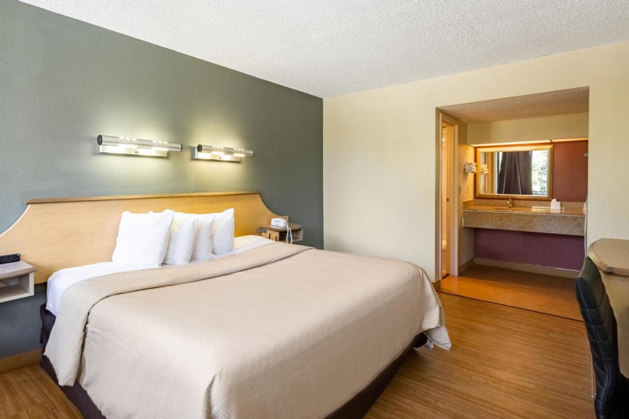 Econo Lodge Palm Harbor - Clearwater Bagian luar foto