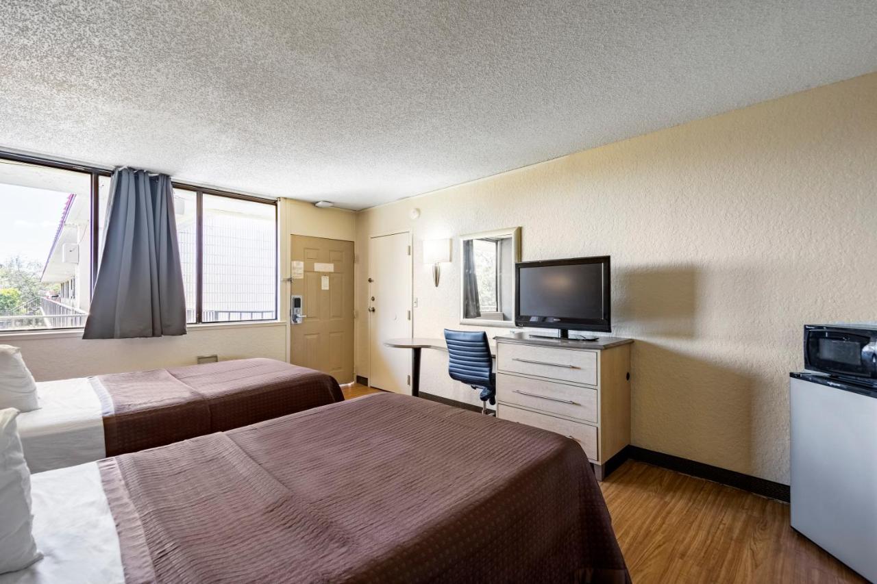 Econo Lodge Palm Harbor - Clearwater Bagian luar foto