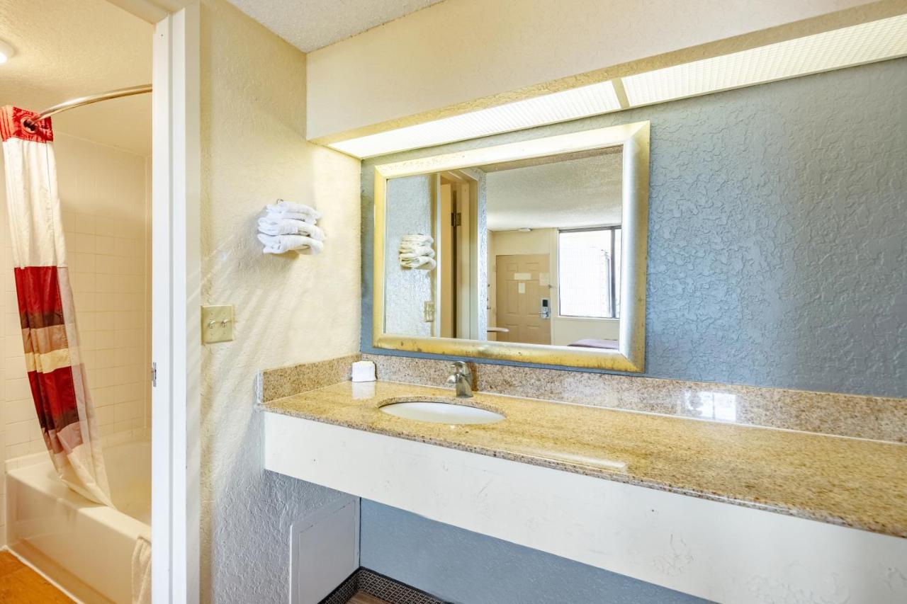 Econo Lodge Palm Harbor - Clearwater Bagian luar foto