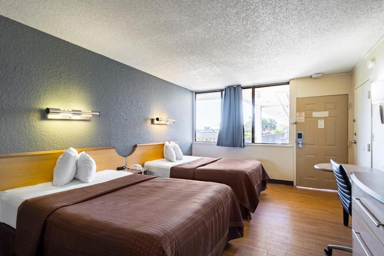 Econo Lodge Palm Harbor - Clearwater Bagian luar foto