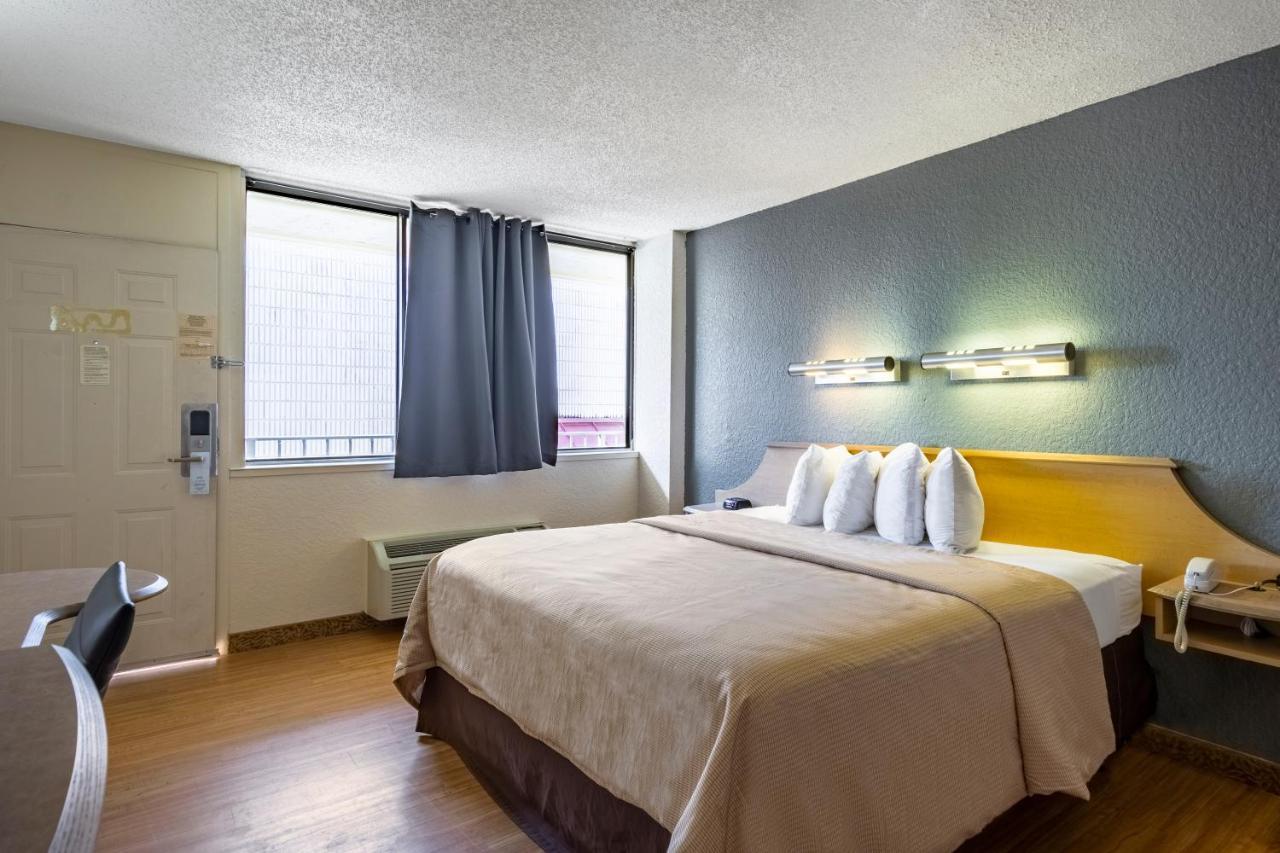 Econo Lodge Palm Harbor - Clearwater Bagian luar foto