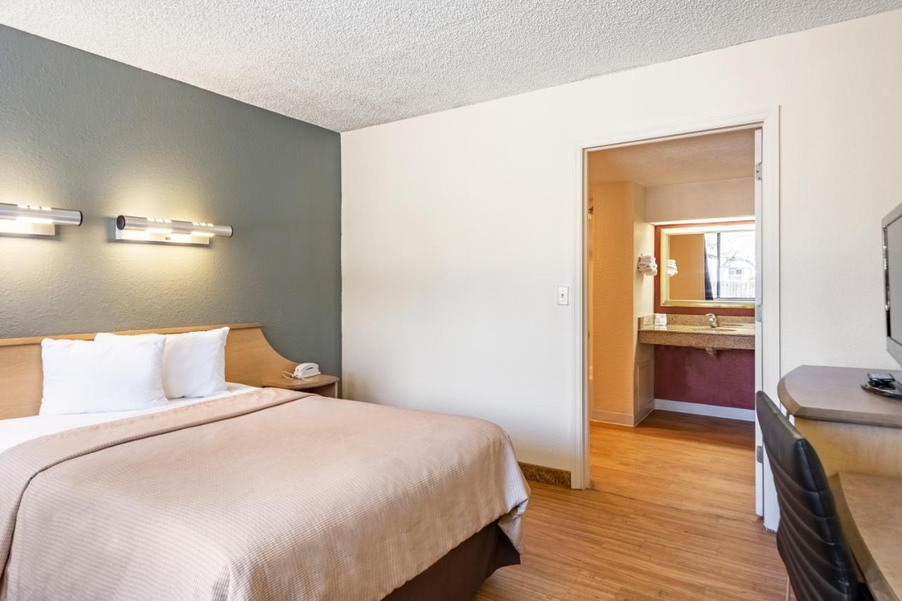 Econo Lodge Palm Harbor - Clearwater Bagian luar foto