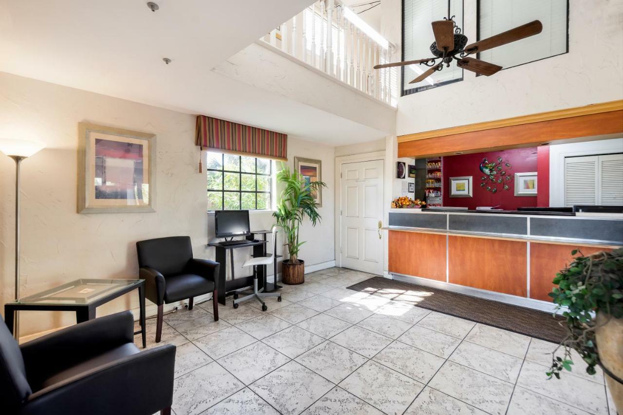 Econo Lodge Palm Harbor - Clearwater Bagian luar foto